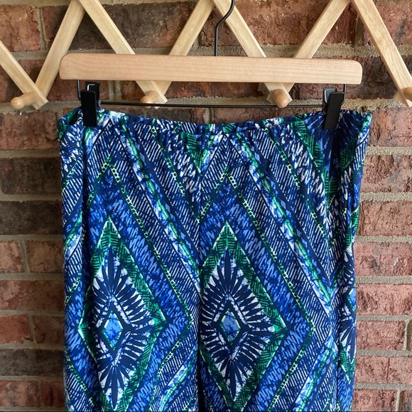 { CHICO’S} Blue Green & White Patterned Wide Leg Pants - Picture 2 of 8